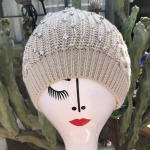 Women's Beige Hand Knit Winter Hat w / Rhinestones O/S